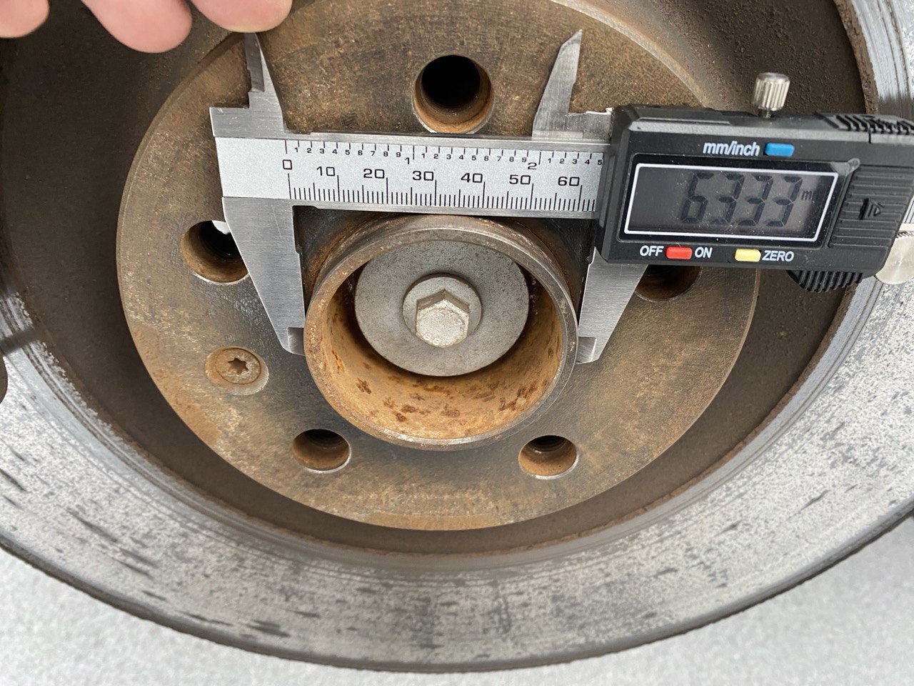 Measuring the car hub with calipers